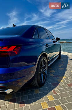 Седан Audi A4 2020 в 