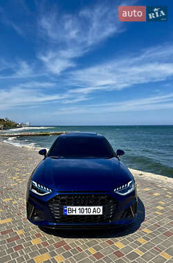Седан Audi A4 2020 в 