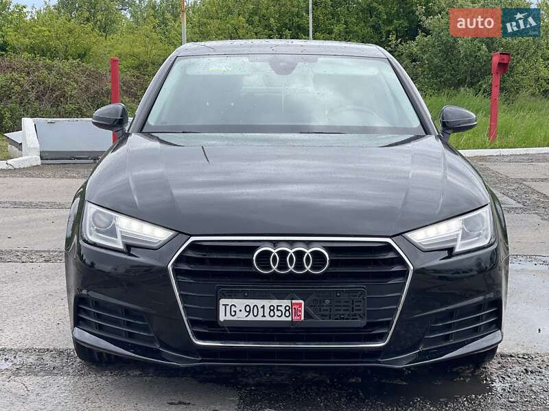Седан Audi A4 2018 в Ужгороде