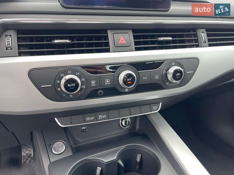 Седан Audi A4 2018 в Ужгороде