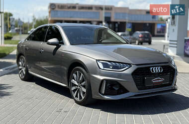 Седан Audi A4 2021 в 