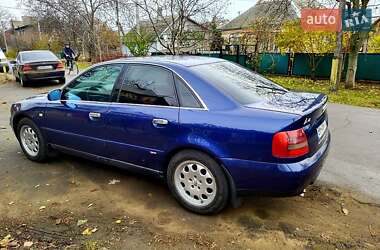 Седан Audi A4 2000 в 