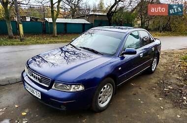 Седан Audi A4 2000 в 