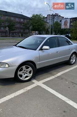 Седан Audi A4 2000 в 