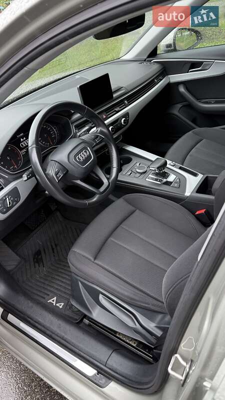 Седан Audi A4 2017 в Киеве