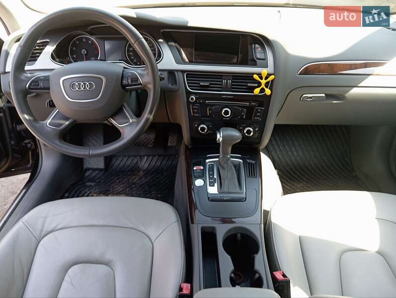 Седан Audi A4 2013 в Ровно