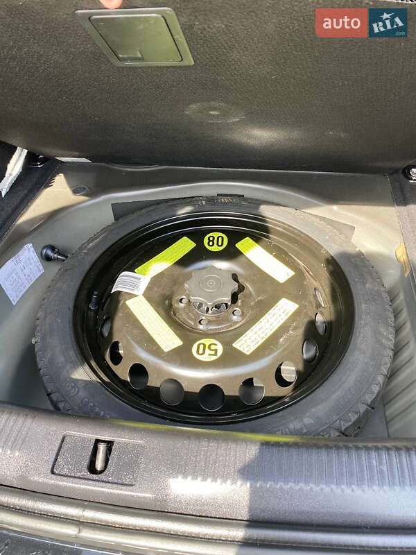 Седан Audi A4 2013 в Ровно