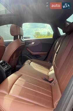 Седан Audi A4 2019 в 