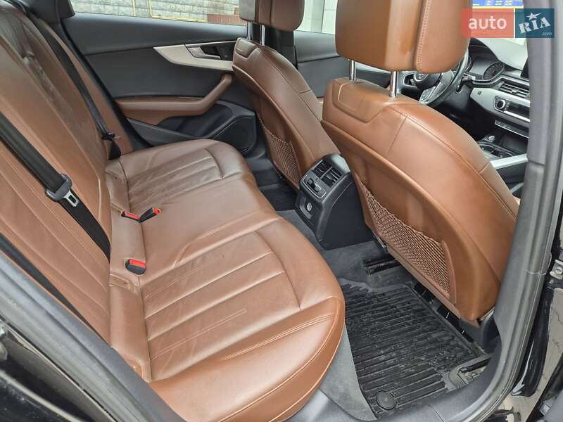 Седан Audi A4 2017 в Обухове