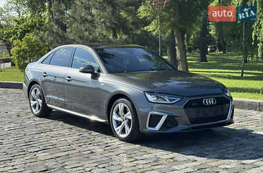 Седан Audi A4 2023 в 