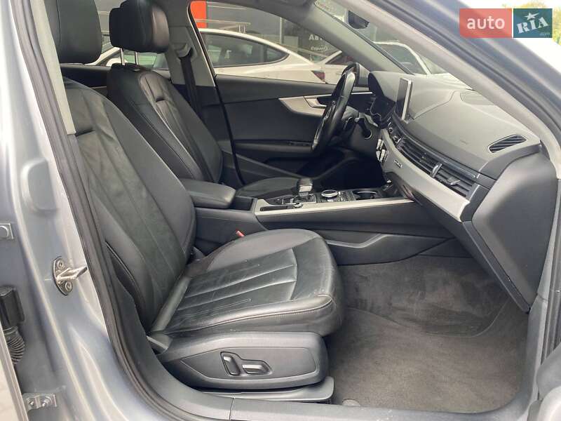 Седан Audi A4 2017 в Львове