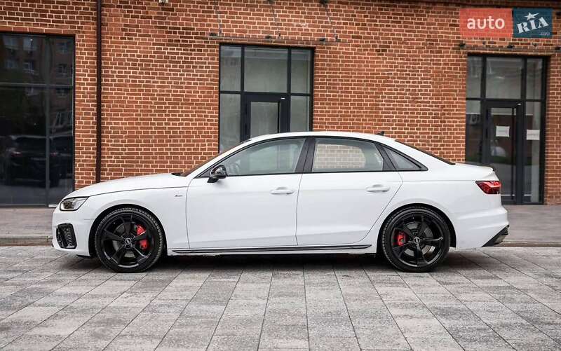 Седан Audi A4 2022 в Киеве