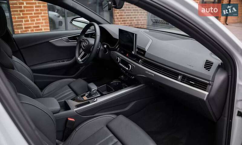 Седан Audi A4 2022 в Киеве