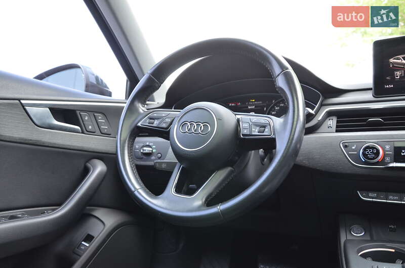 Седан Audi A4 2018 в Киеве