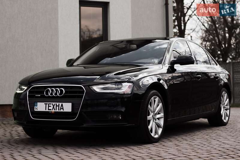 Седан Audi A4 2012 в Жовкві