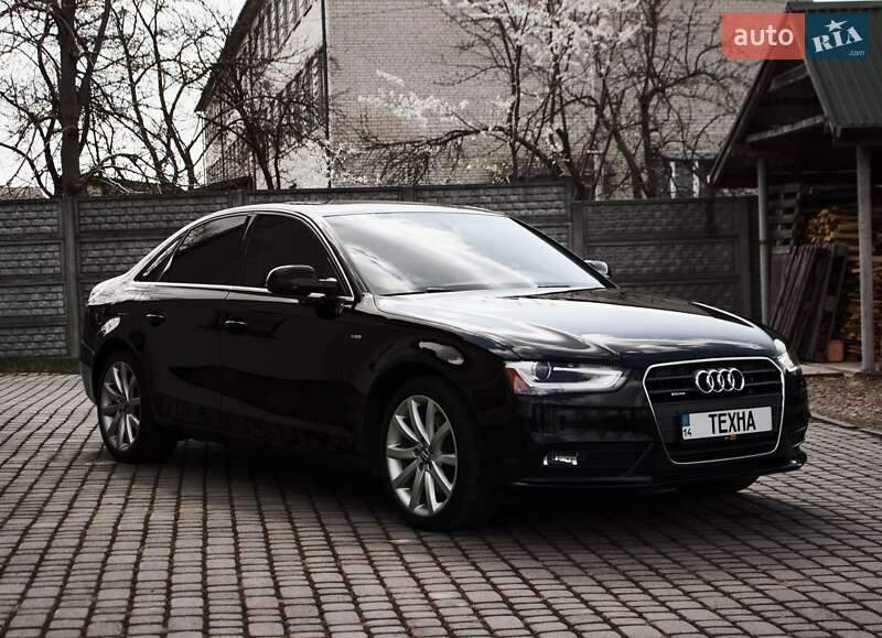 Седан Audi A4 2012 в Жовкві