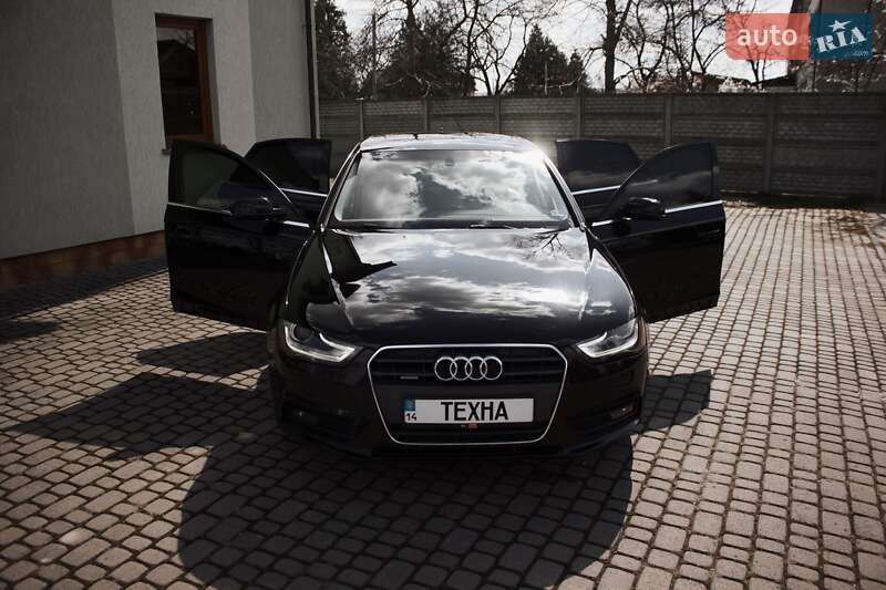 Седан Audi A4 2012 в Жовкві