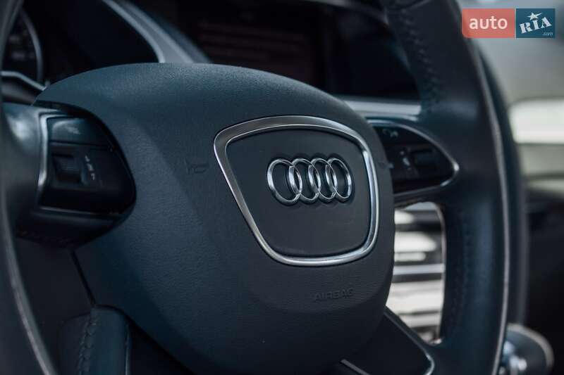 Седан Audi A4 2012 в Жовкві