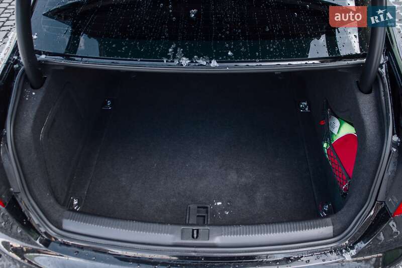 Седан Audi A4 2012 в Жовкві