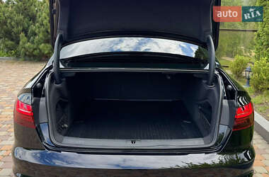Седан Audi A4 2020 в 