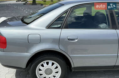 Седан Audi A4 2000 в 
