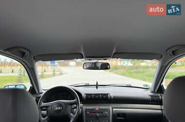 Седан Audi A4 2000 в 