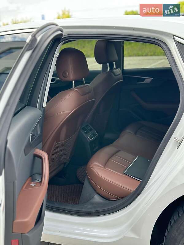 Седан Audi A4 2018 в Львове
