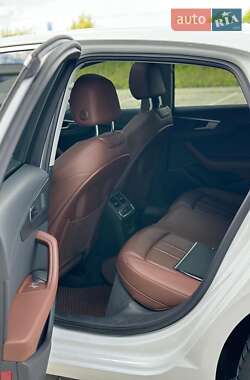 Седан Audi A4 2018 в 