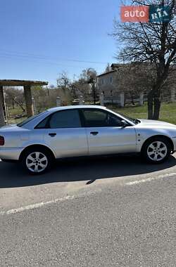 Седан Audi A4 1995 в 