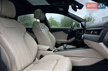 Седан Audi A4 2022 в 