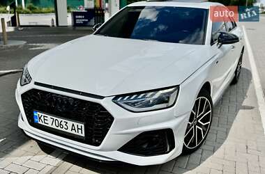 Седан Audi A4 2021 в 