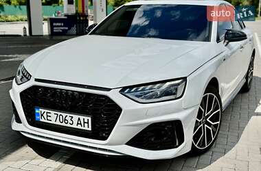 Седан Audi A4 2021 в 