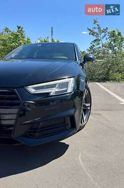 Седан Audi A4 2016 в 