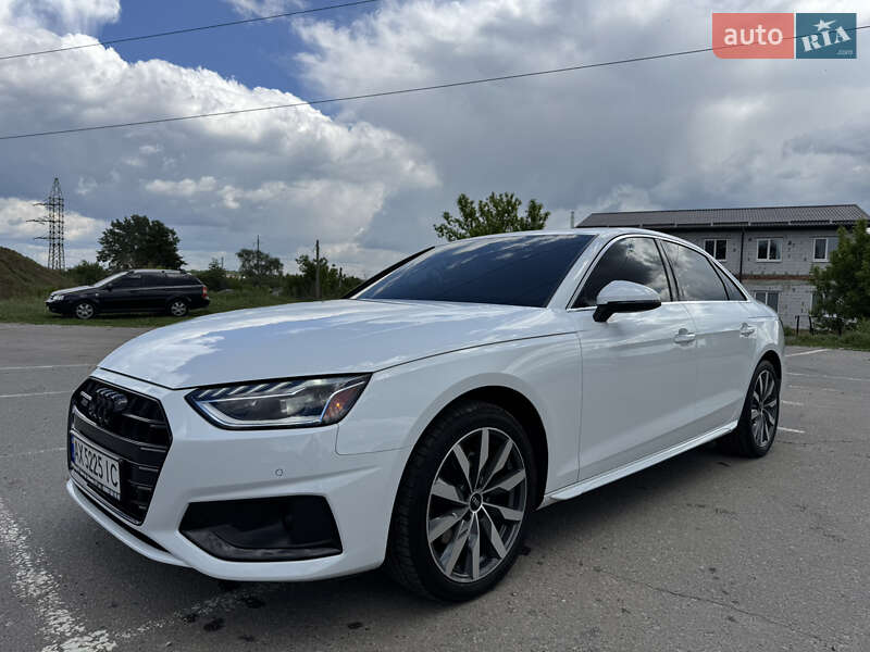 Седан Audi A4 2021 в 