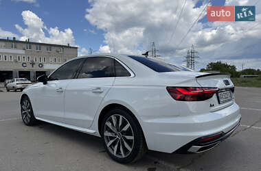 Седан Audi A4 2021 в 