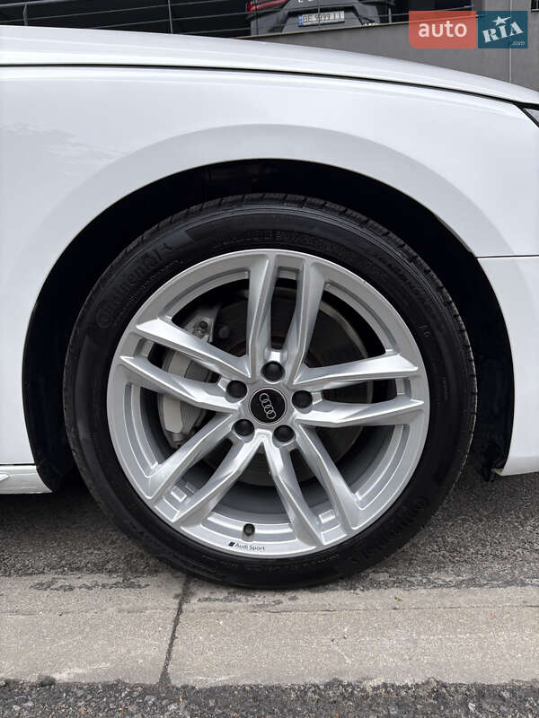 Седан Audi A4 2024 в Львові