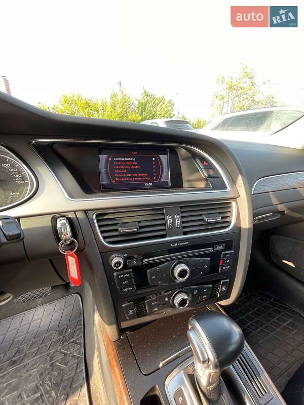Седан Audi A4 2013 в Львові