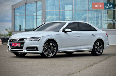 Седан Audi A4 2017 в 