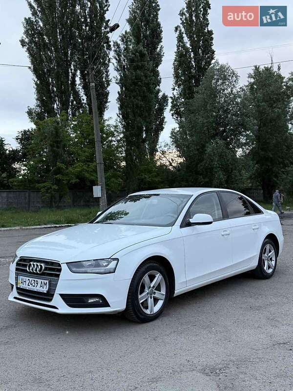 Седан Audi A4 2013 в 