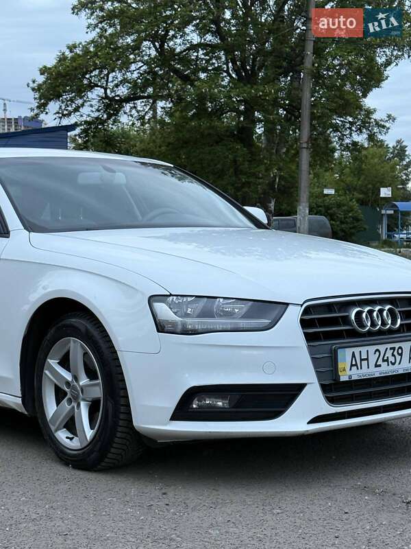 Седан Audi A4 2013 в Киеве