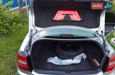 Седан Audi A4 1999 в 