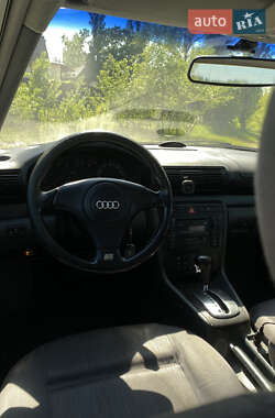 Седан Audi A4 2000 в 
