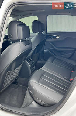 Седан Audi A4 2020 в 