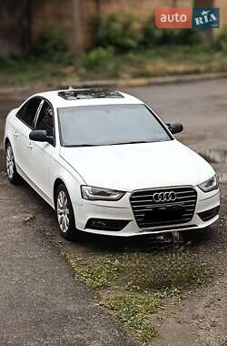 Седан Audi A4 2014 в Ровно