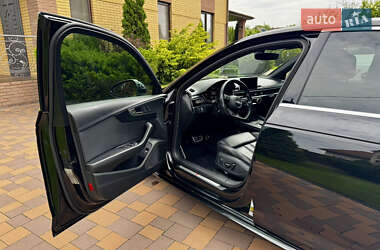 Седан Audi A4 2016 в 