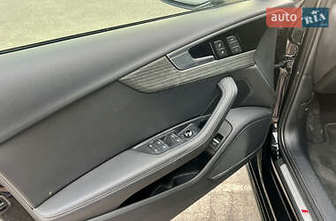 Седан Audi A4 2022 в 