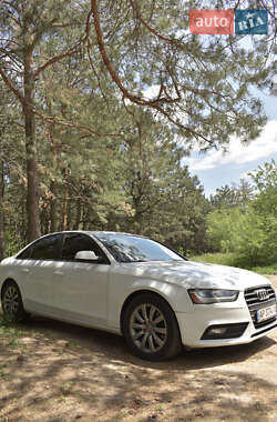 Седан Audi A4 2014 в 