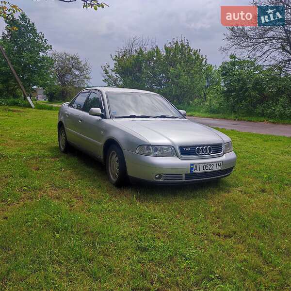 Седан Audi A4 2000 в Богуславе