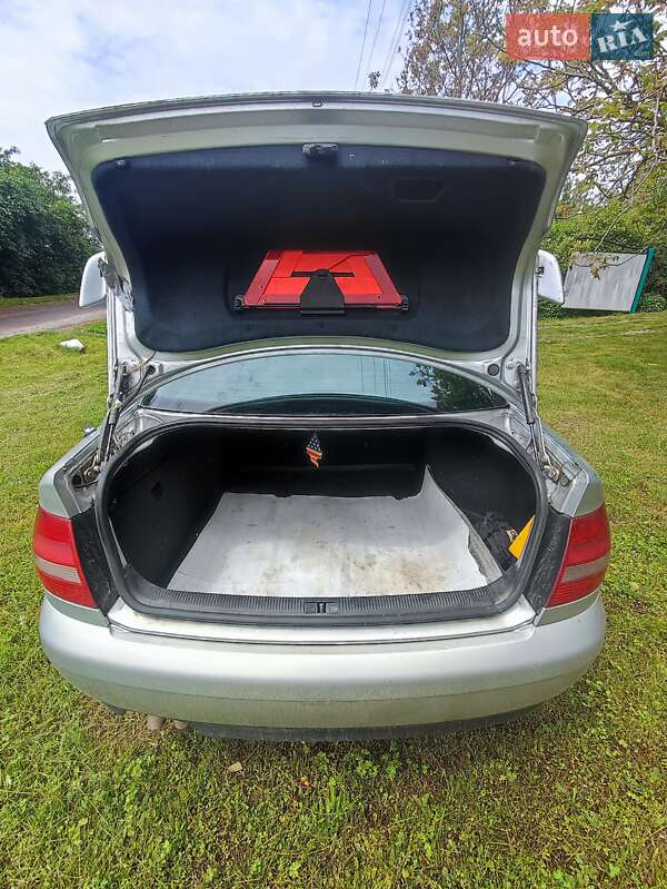 Седан Audi A4 2000 в Богуславе