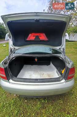 Седан Audi A4 2000 в 